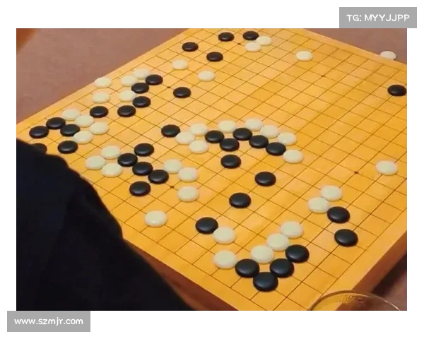 围棋直播带你走进高手对决世界 探索棋盘背后的智慧与策略 围棋直播带你走进高手对决世界 探索棋盘背后的智慧与策略